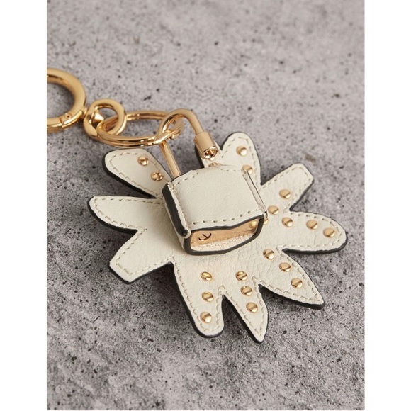 Burberry doodle motif leather key charm with lock - Picture 3 of 4